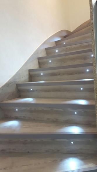 Treppe renoviert mit LED